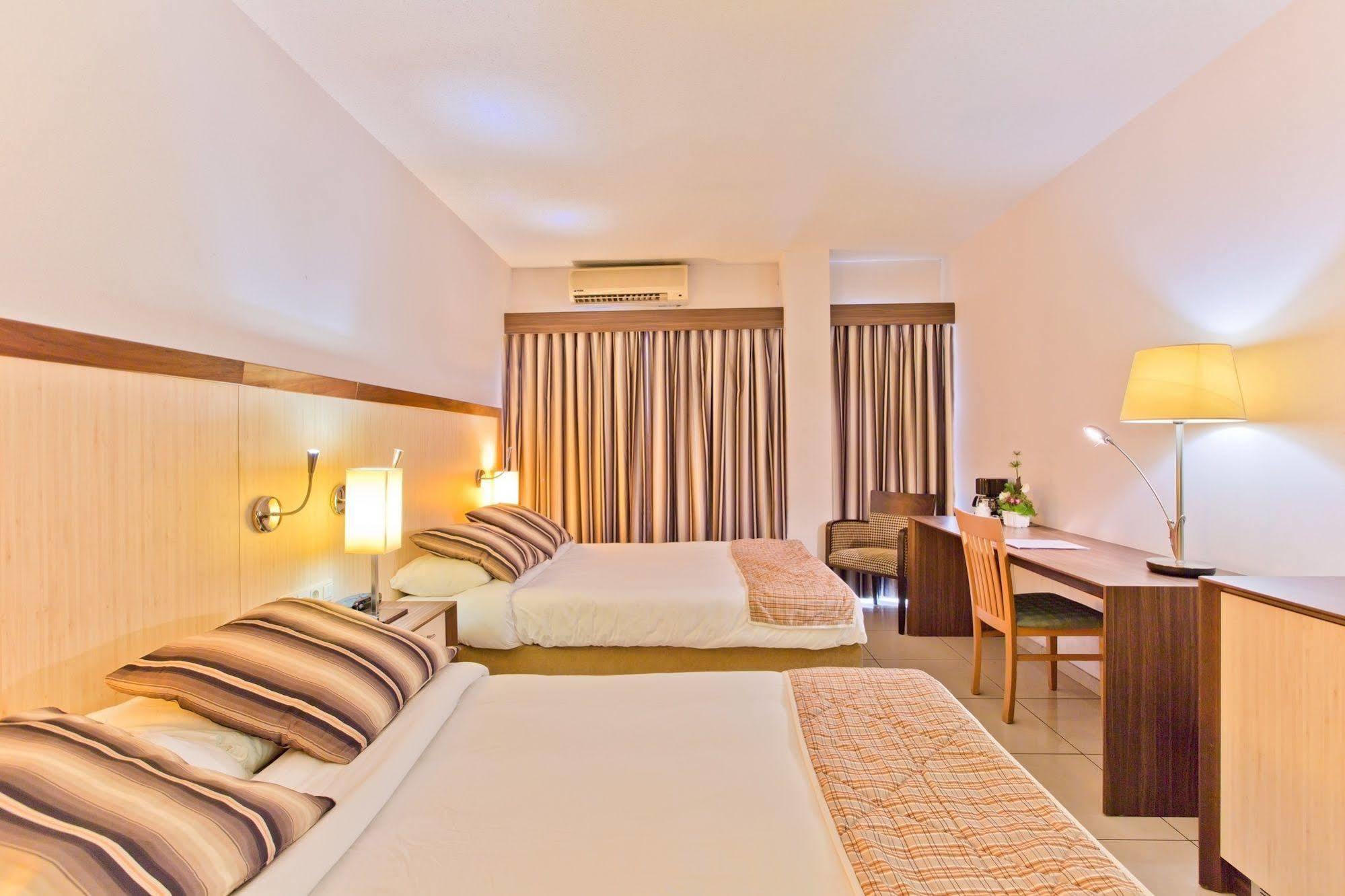 Queens Hotel Paramaribo Exterior photo